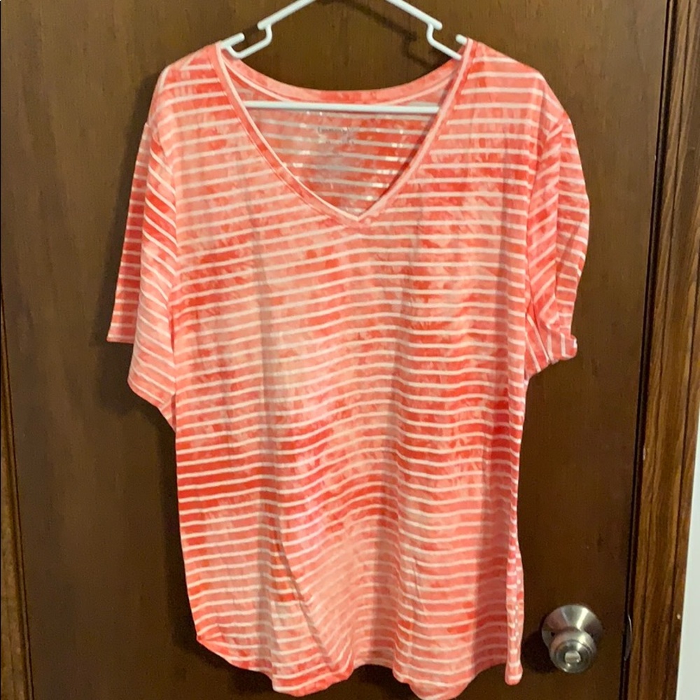 Short sleeve pink and white tshirt
